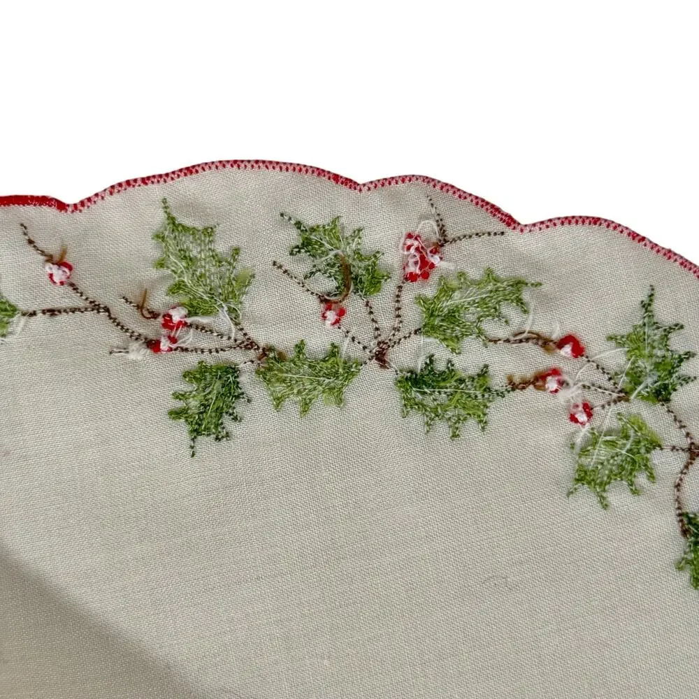 VTG Set of 4 Christmas Placemats and 4 Napkins Holly Linen White Red Dining Room